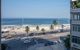 Vista para a praia de Copacabana, quarto e sala